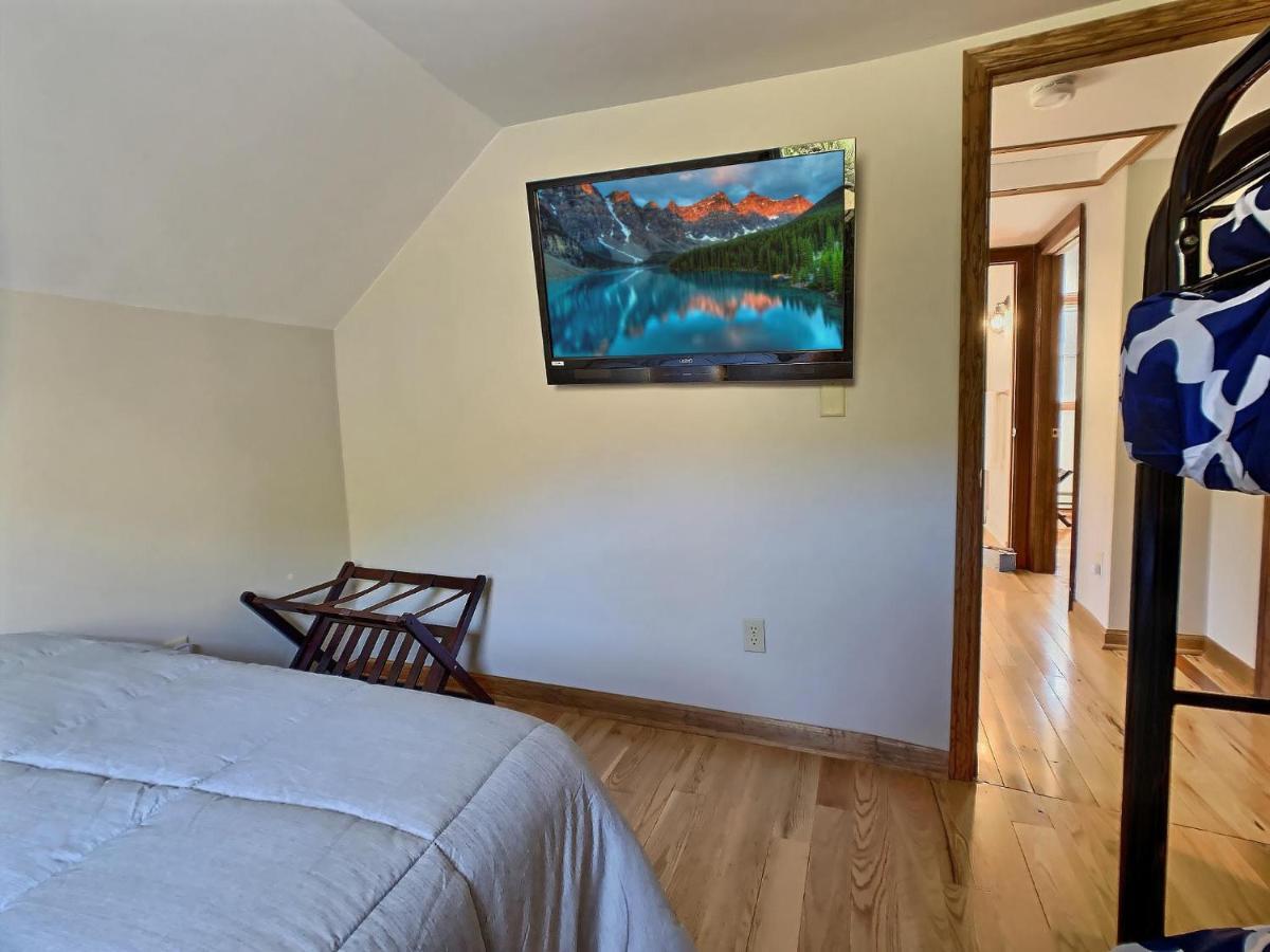 Maples Retreat - 2 Acres - Fireplace 엘리콧빌 외부 사진